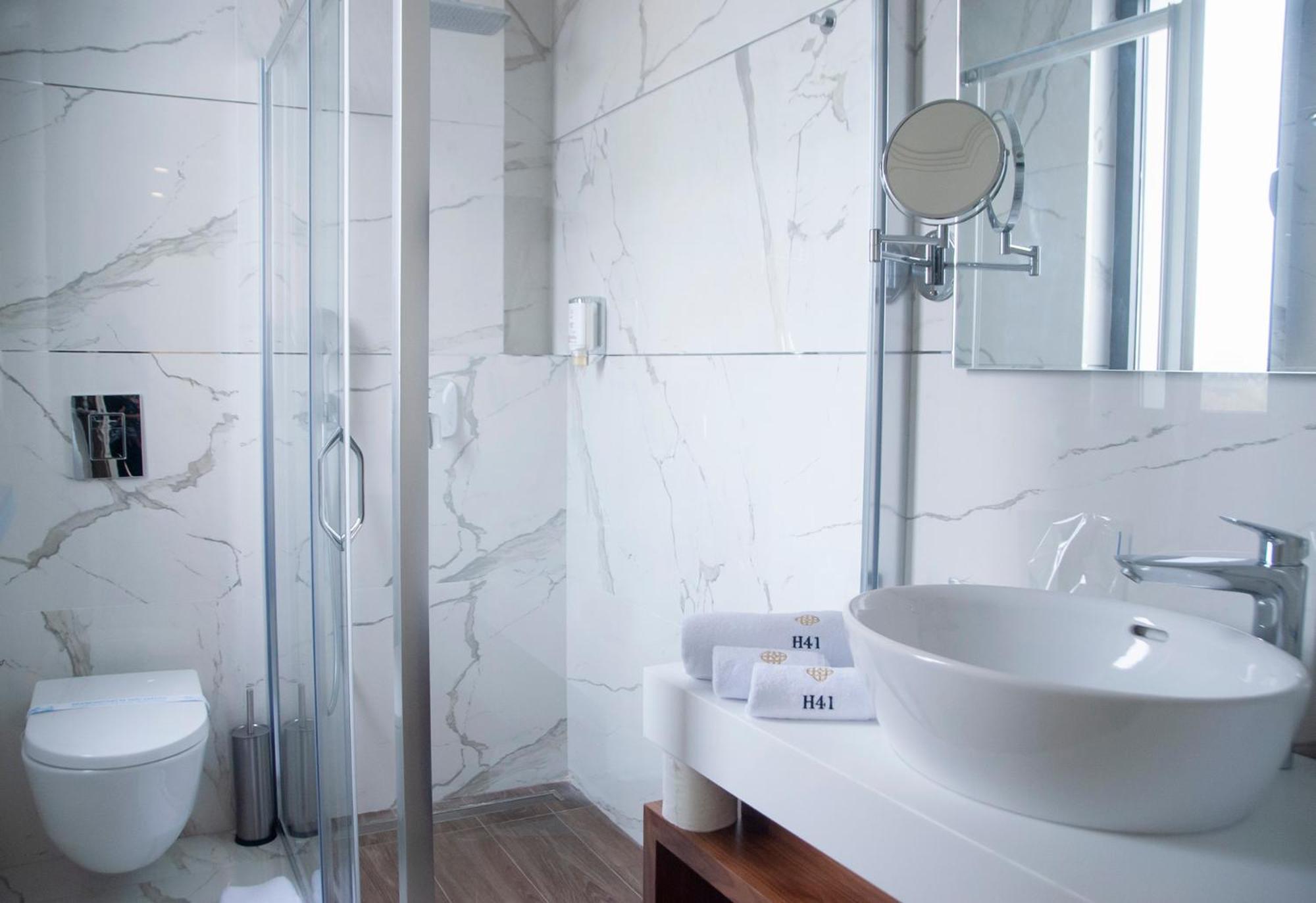 H41 Luxury Suites Белград Экстерьер фото
